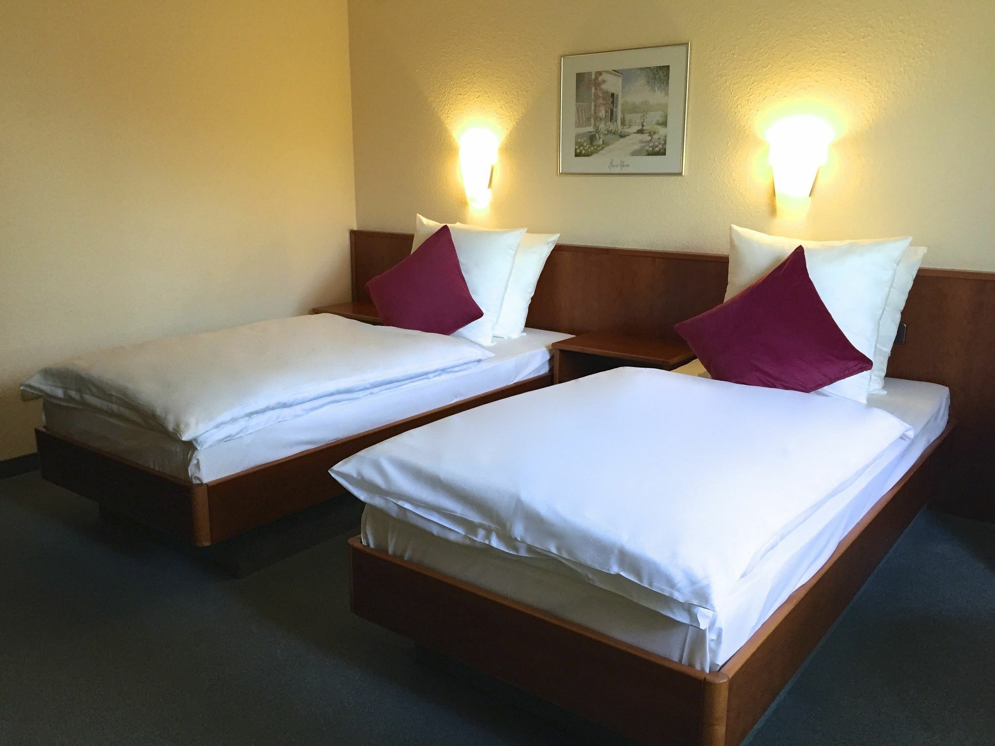 Hotel Ramor Garni Duisburg Bagian luar foto